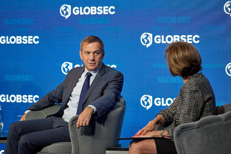 Bajnai Gordonhoz közeli, Hajdú Bét-es ismerőséhez köthető cég kezeli Magyar Péterék brüsszeli pénzeit