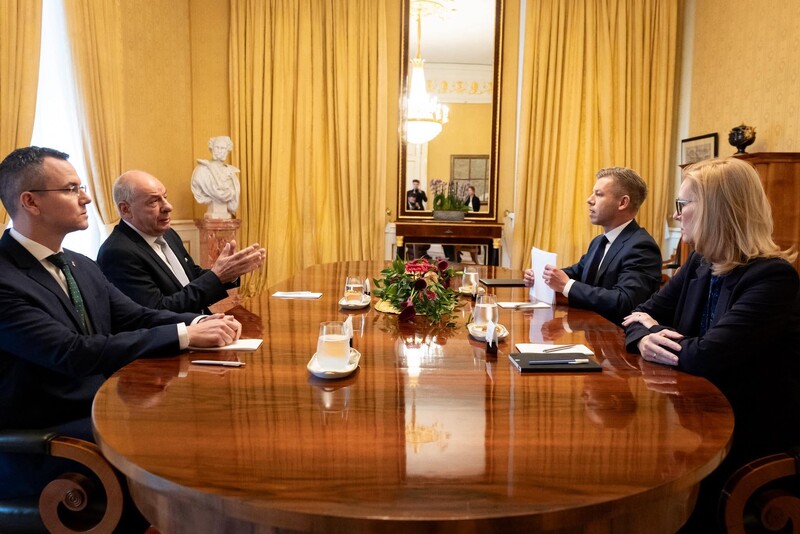 MAGYAR PÉTER MIÉRT ALÁZ MEG EGY IDŐS EMBERT?