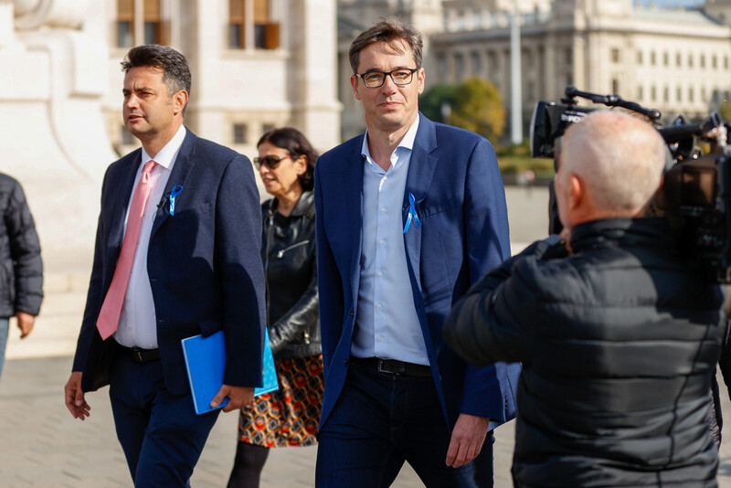 Négy éve már megtörtént: ugyanúgy cserélték le Karácsony Gergelyt Brüsszelből, ahogy most Magyar Péterrel tehetik