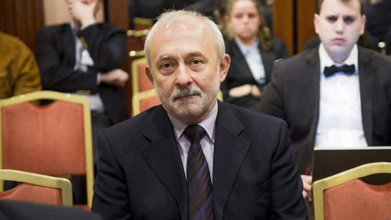 Magyar Pétert támogatja, kommunista államosításokat akar és a kórházfelújításokat feleslegesnek tartja az SZDSZ-es botrányminiszter- videó