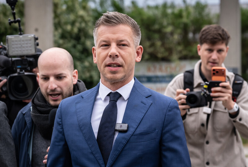 Rengeteg pénzt ígértek a nyugdíjasoknak Magyar Péterék – itt vannak pontról pontra a Tisza ígéretei, amit teljesíteniük kell!