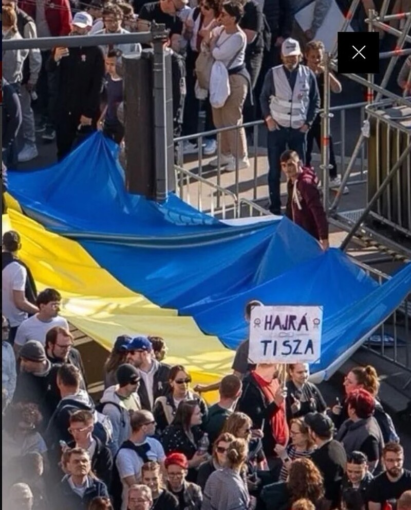 Megdöbbentő videó: Ukrajna támogatását követelték a tiszás tüntetésen a magyar nemzeti ünnepen