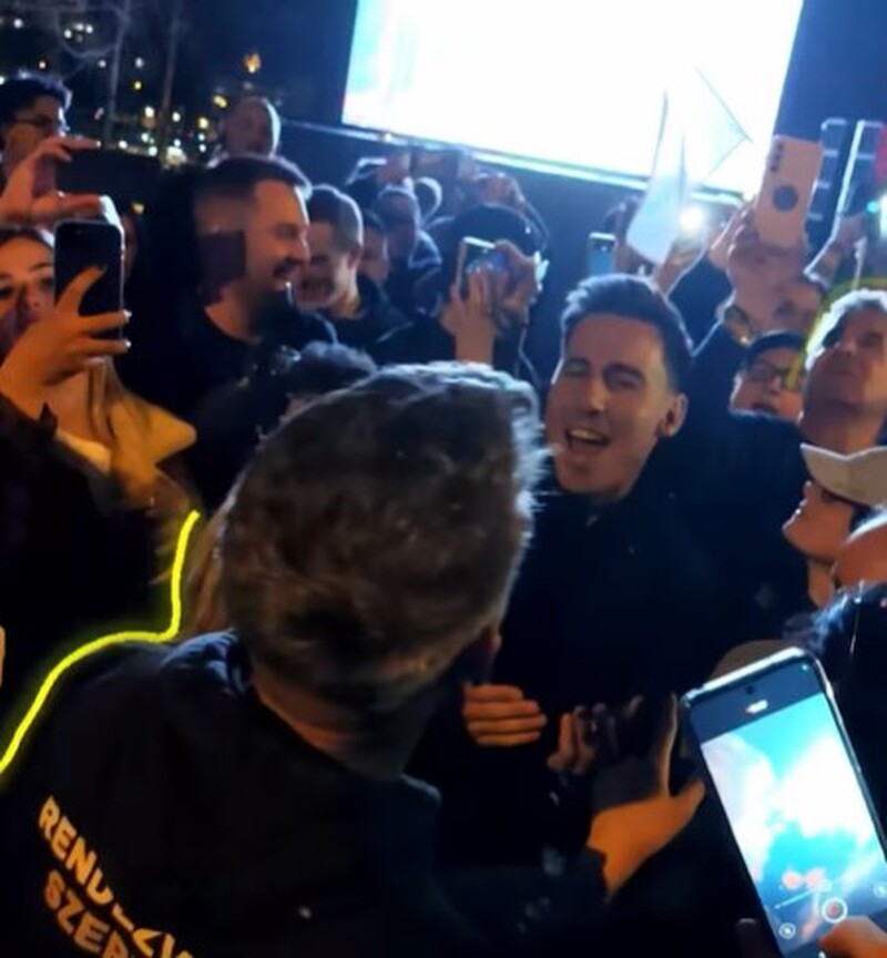 Tombolva, táncolva ünnepelte a Tisza Párt ukránpárti akcióját Magyar Péter és Radnai Márk - videó