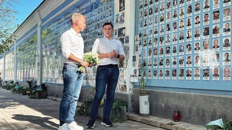 Zelenszkij fegyverüzletét intézte Németországban Magyar Péter 