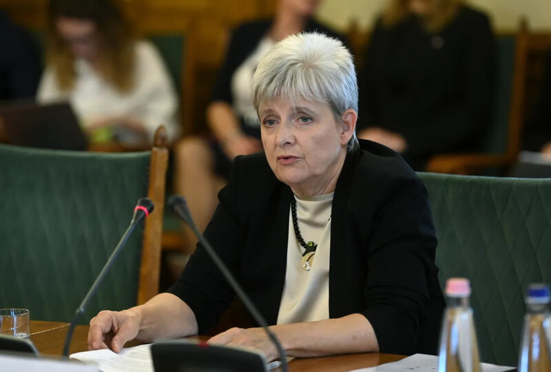 ÚJABB MEGSZORÍTÁST JELENTETT BE A TISZA-KORMÁNY: MEGSZÜNTETI AZ OKTATÁSI MINISZTERNŐ A TANÁRKÉPZÉST A KÖZSZOLGÁLATI EGYETEMEN