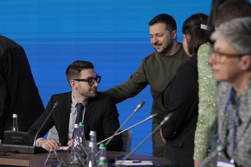Megjelent Magyar Péter mögött Sorosék Zelenszkijt támogató ukrajnai alapítványa