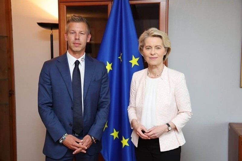 Kiderült, miért emelné az adókat a Tisza Párt: minden pénzt Ukrajnának kell adni, ezt követeli tőlük Ursula von der Leyen