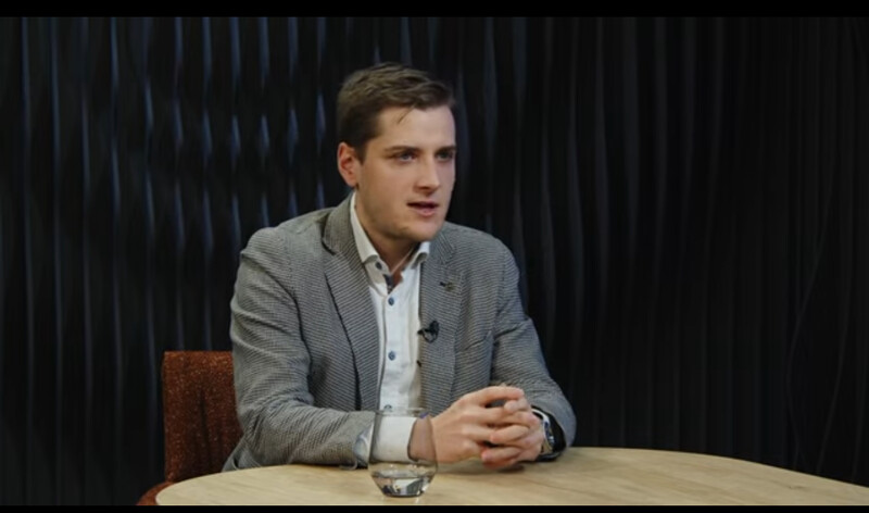 Magyar Péter röhejesen nevetséges vagy inkább visszataszítóan veszélyes?